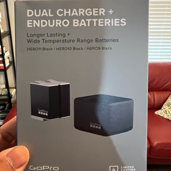 Go Pro Jaws, Camera Case and extra batteries - Picture 4 of 4